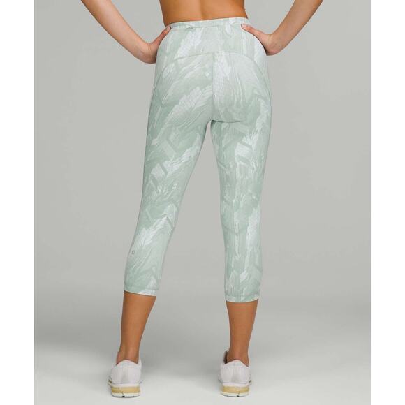 Lululemon Swift Speed High-Rise Crop 21" Reverberate Chevron Jacquard Size 4 - Picture 16 of 16